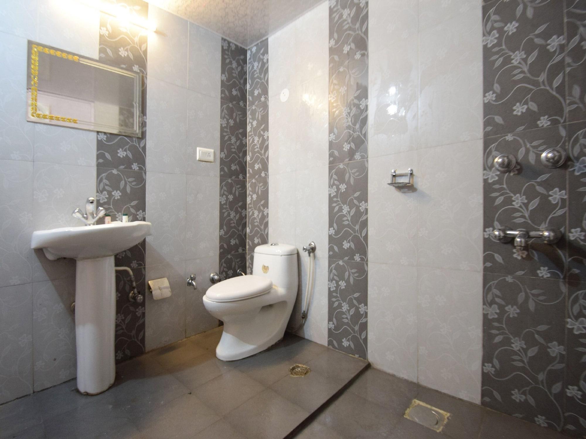 Oyo 29131 Hotel Mn Grand Shamshabad Exterior photo