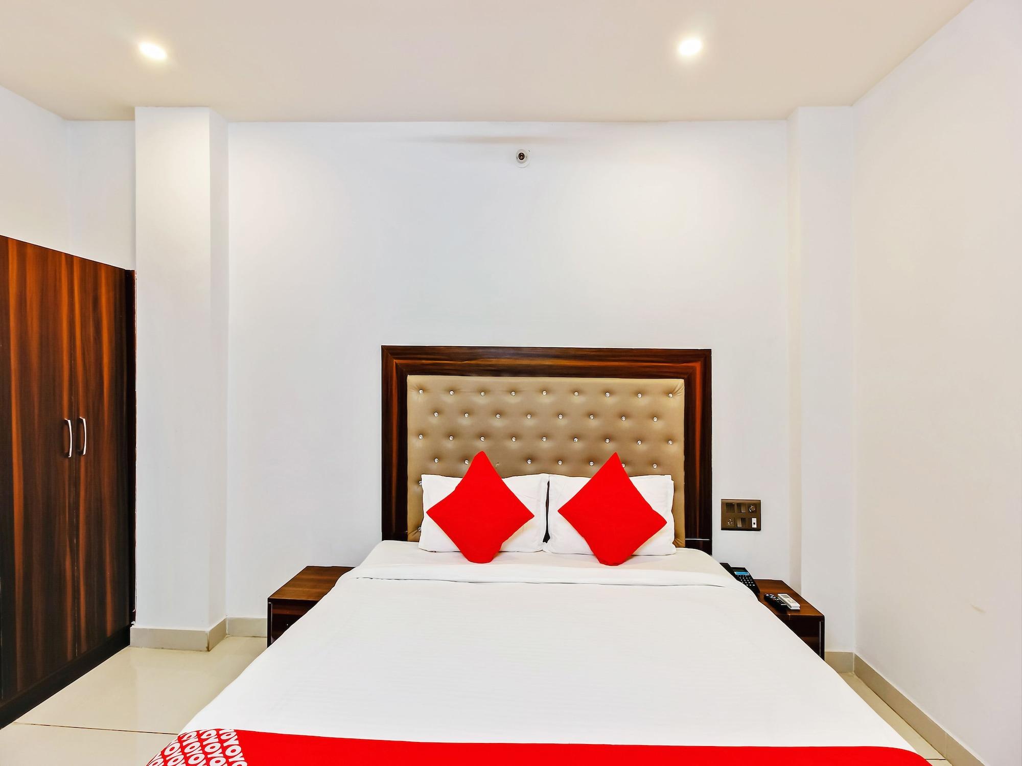 Oyo 29131 Hotel Mn Grand Shamshabad Exterior photo