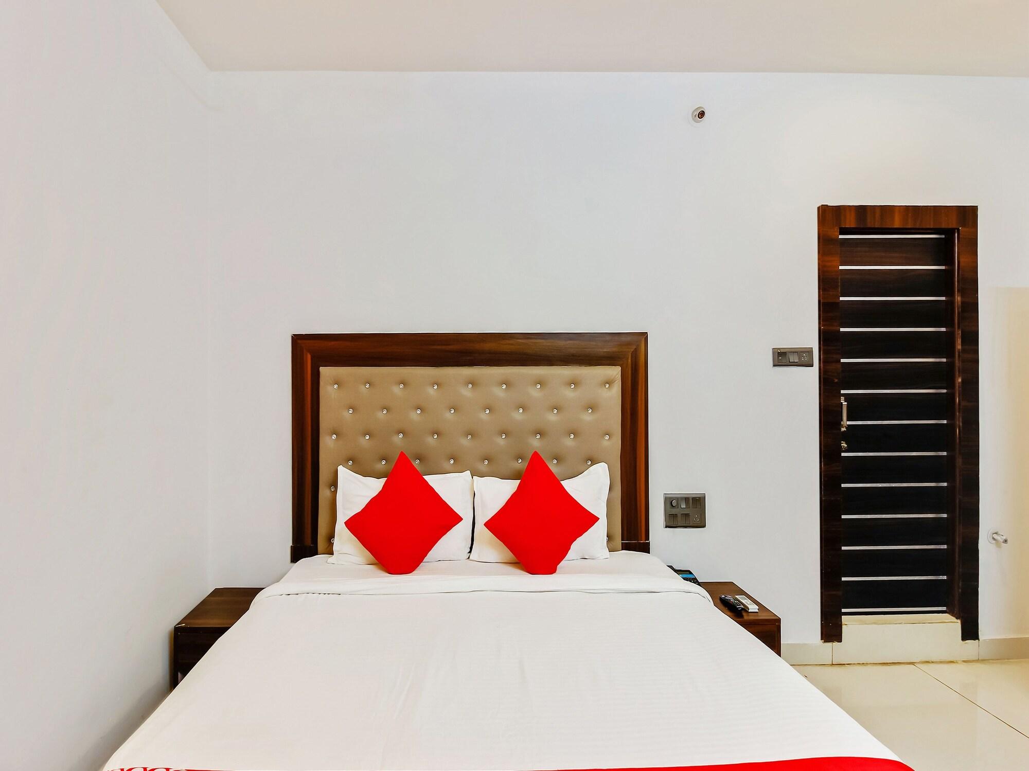 Oyo 29131 Hotel Mn Grand Shamshabad Exterior photo