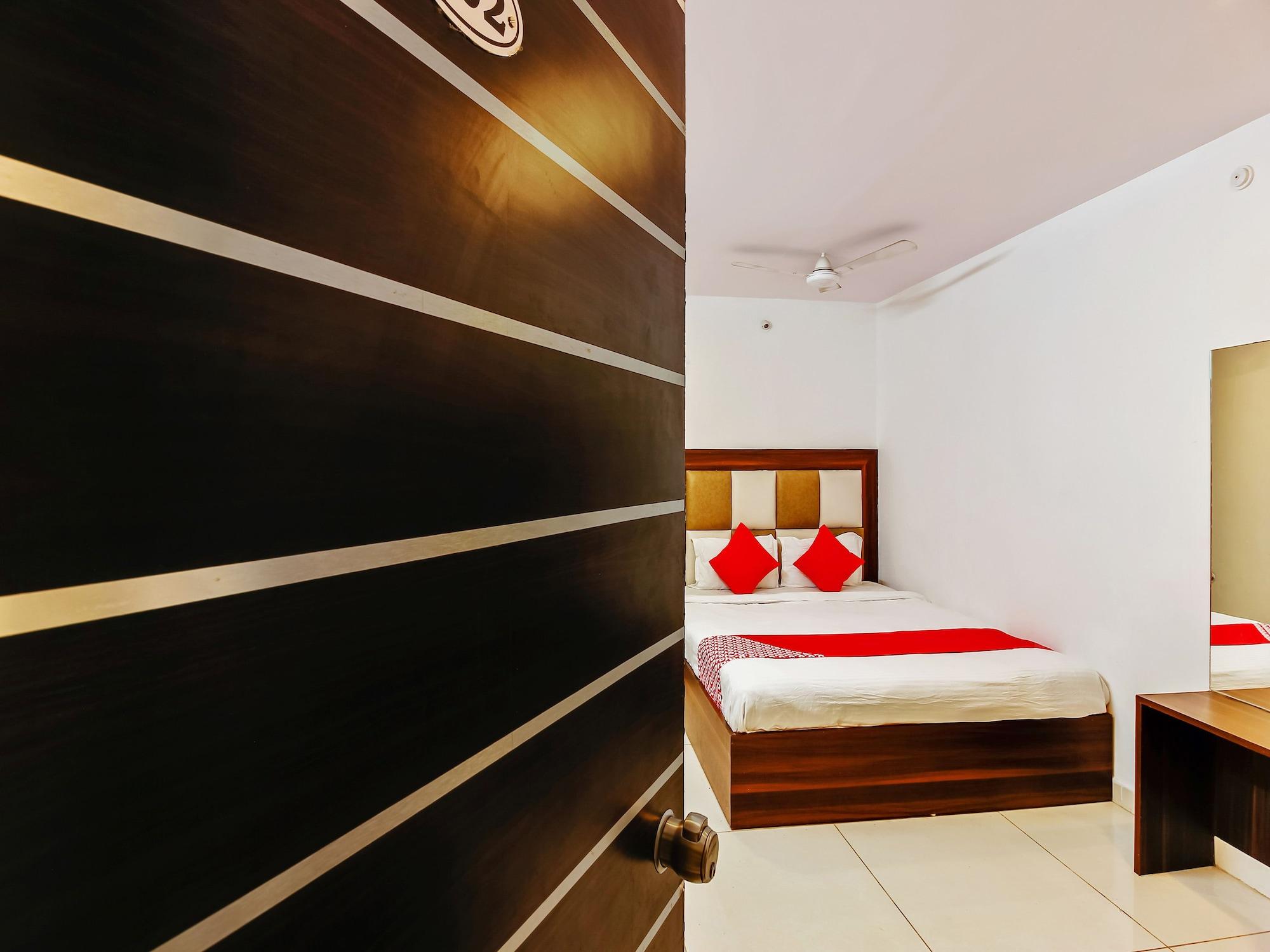Oyo 29131 Hotel Mn Grand Shamshabad Exterior photo